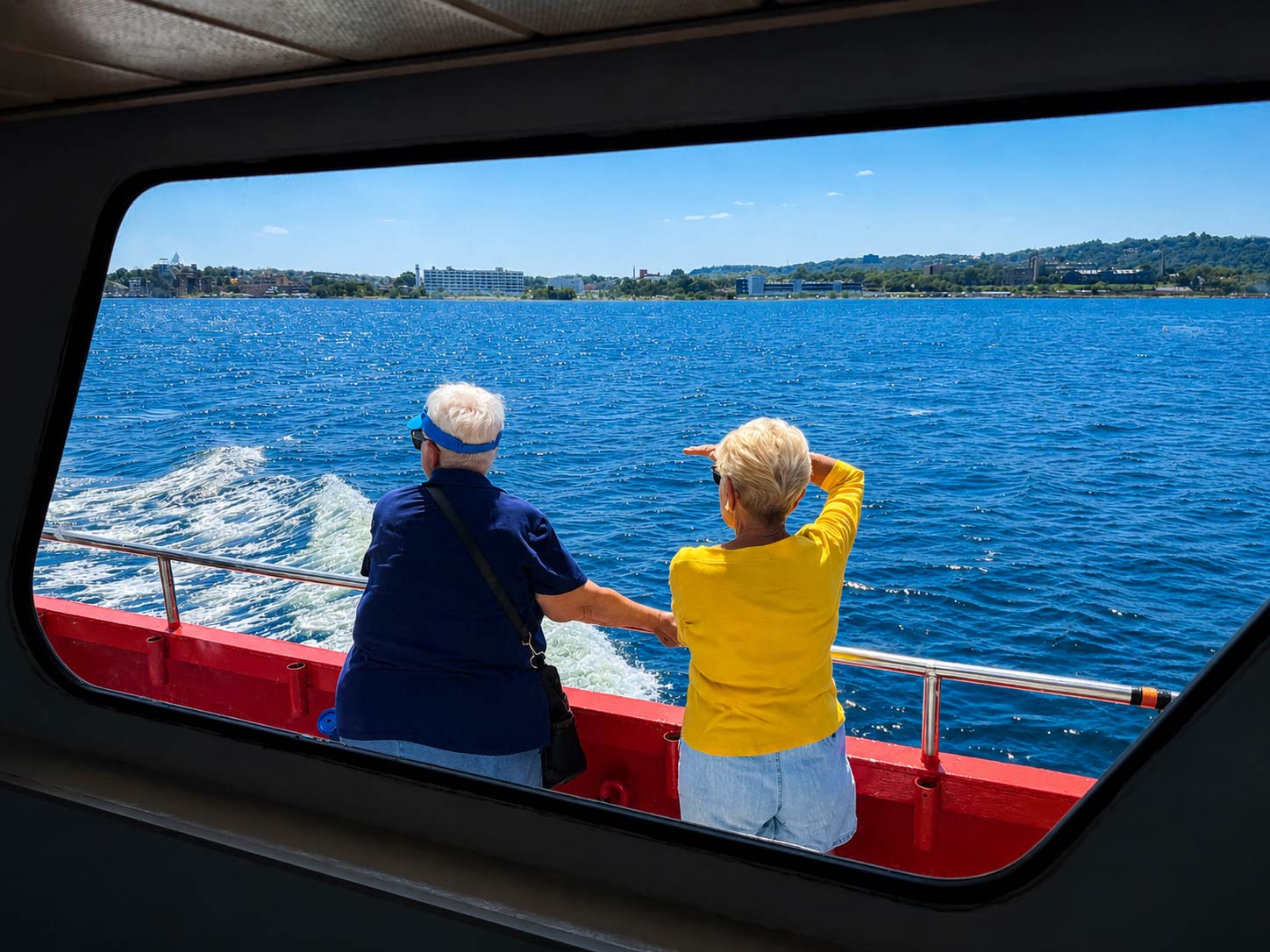 New York sightseeing and landmarks cruise experience